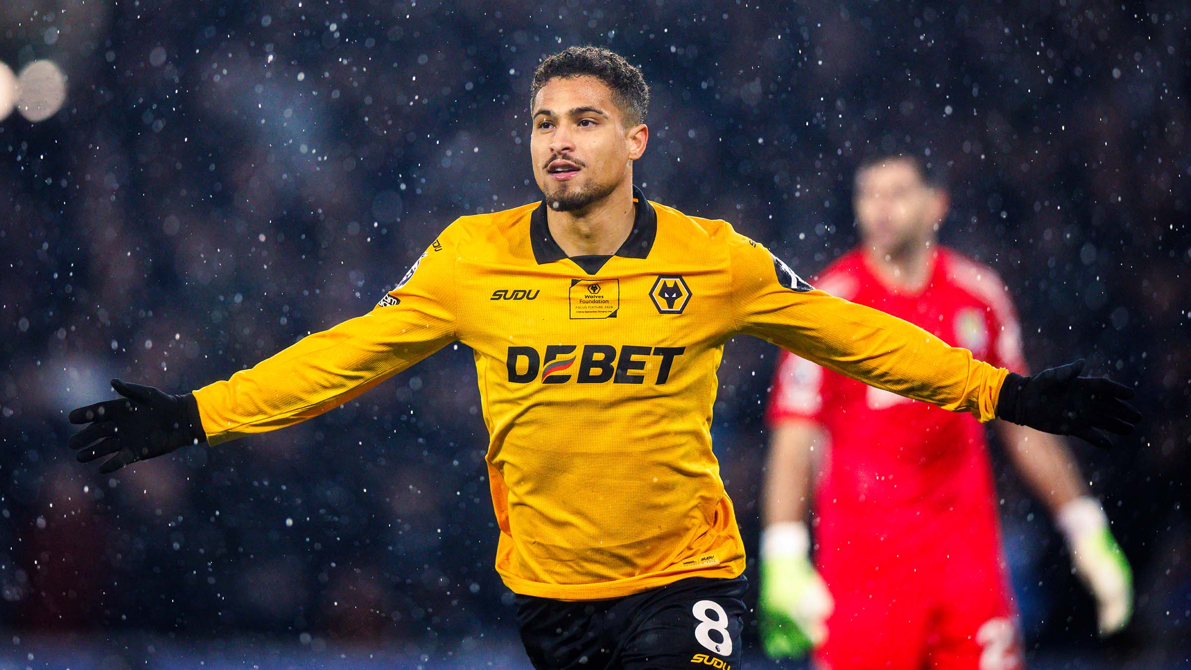 世界杯直播：若昂·戈麦斯英伦百场里程碑——狼队中场的成长之路